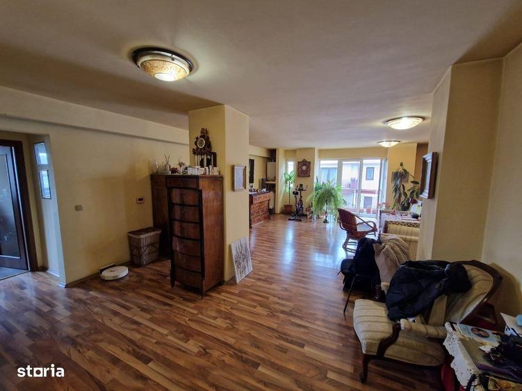Apartament cu 3 camere, mobilat în Borhanci