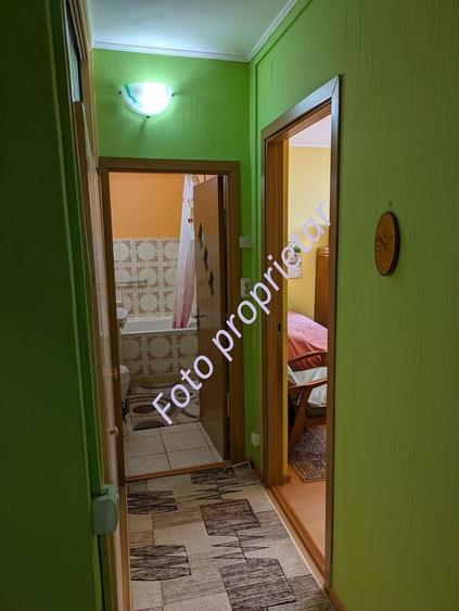 Apartament cu 3 camere semidecomandat în Simeria