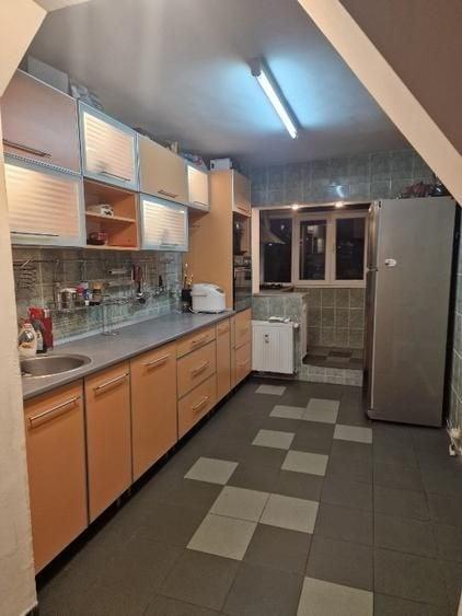 Apartament cu 4 camere semidecomandat, mobilat în Rahova