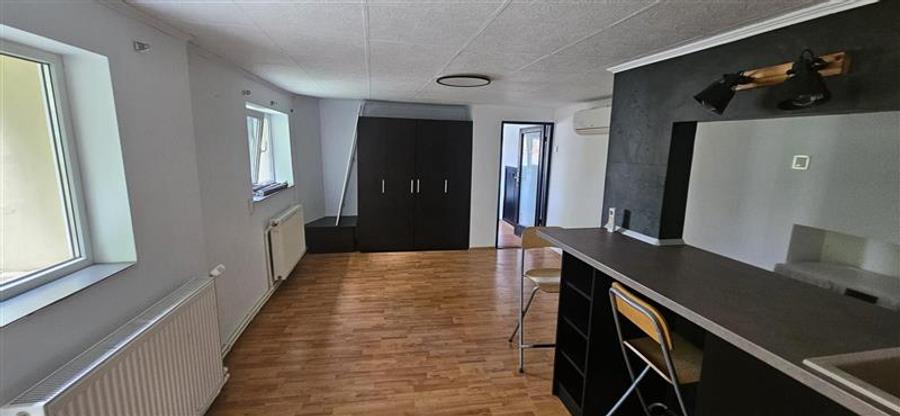 Apartament cu 3 camere semidecomandat în Eminescu