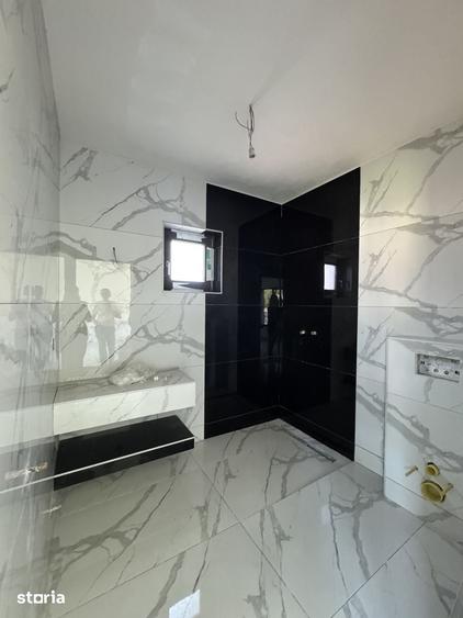 Casă cu 6 camere cu Teren 2147 Mp în Cetățeni