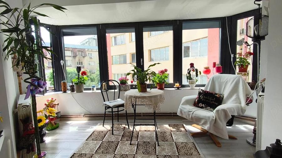 Apartament cu 2 camere decomandat în Piața Centrală