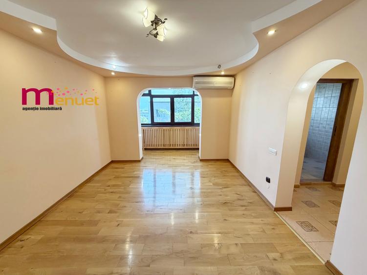 Apartament cu 3 camere semidecomandat în Vest