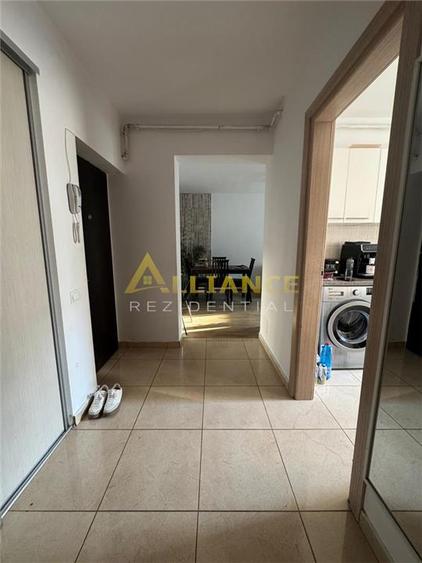 Apartament cu 2 camere decomandat, mobilat în Central
