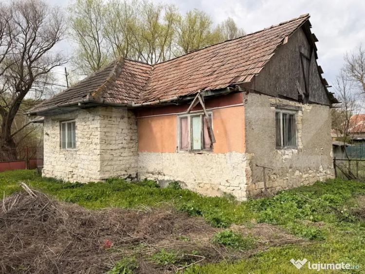 Casă cu 2 camere cu Teren 2600 Mp în Chinteni