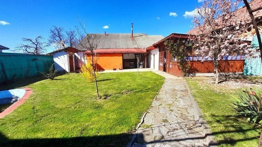Casă individuală cu 6 camere cu Canalizare în Lunca (Voinești)