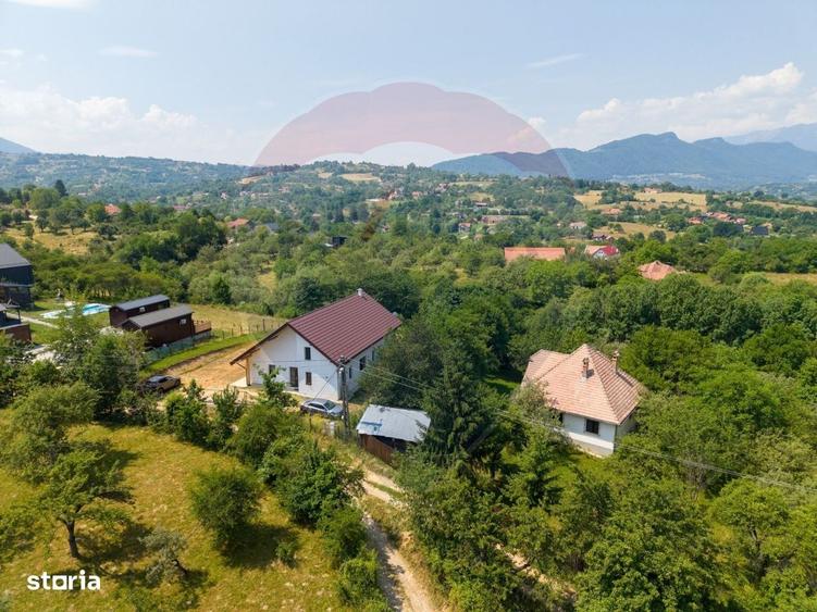 Casă cu 4 camere cu Teren 2481 Mp în Sohodol