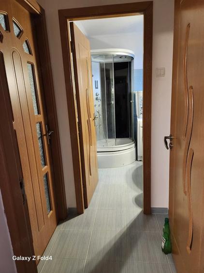 Apartament cu 3 camere decomandat în Exterior Vest