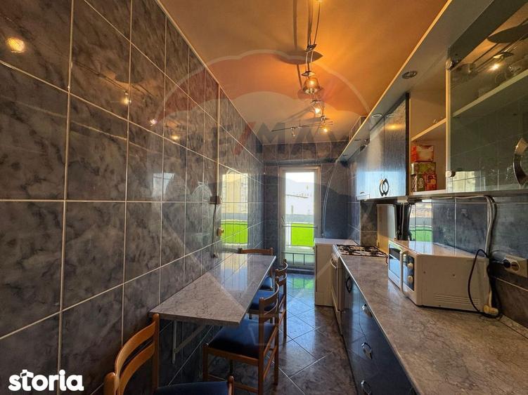 Apartament cu 3 camere, mobilat în Polivalentă