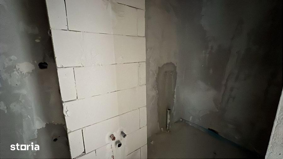Apartament cu 3 camere semidecomandat în Florești