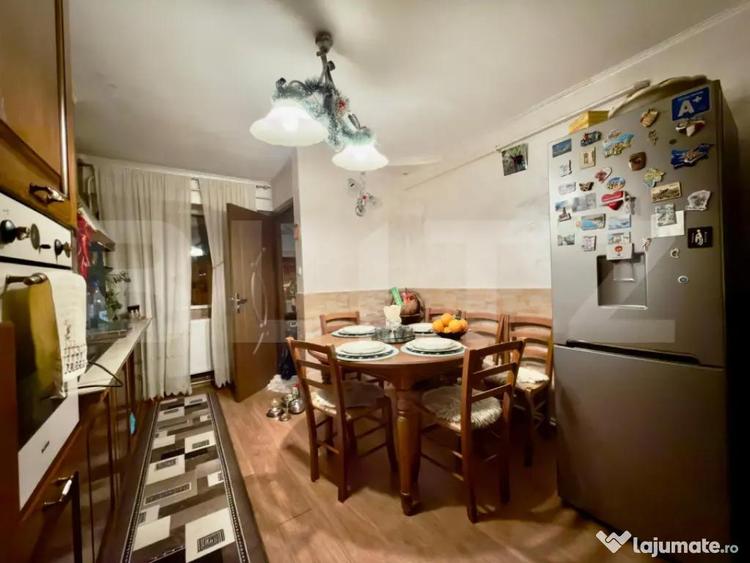 Apartament cu 3 camere semidecomandat în Craiovița Nouă