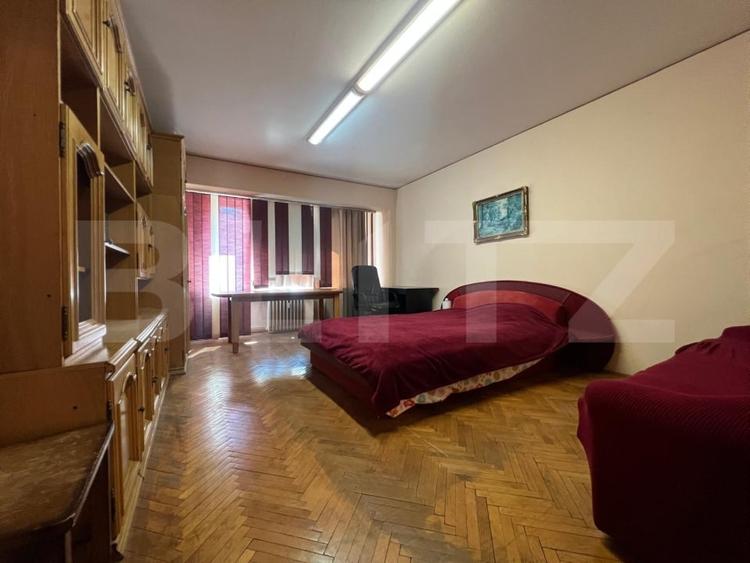 Apartament cu 4 camere decomandat, mobilat în Ultracentral