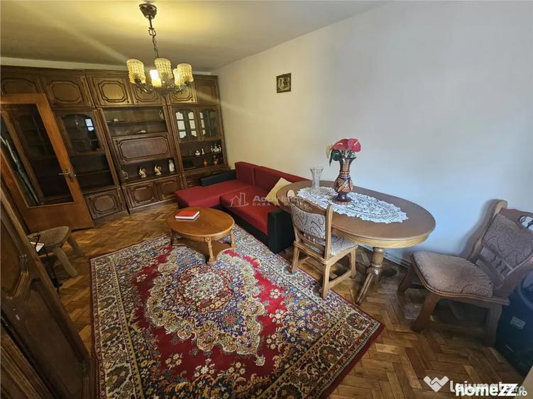 Apartament cu 3 camere decomandat, mobilat în Micro IV