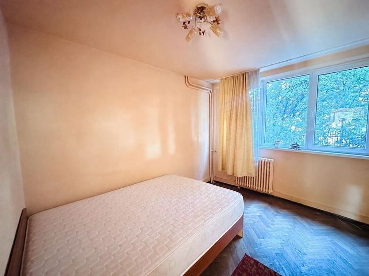 Apartament cu 4 camere semidecomandat în Drumul Taberei