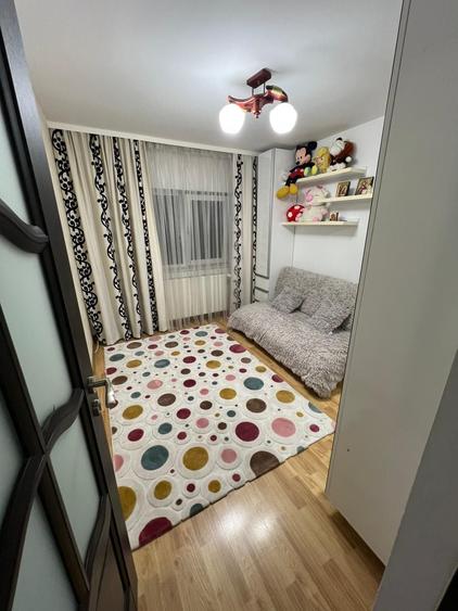 Apartament cu 3 camere decomandat în Obcini