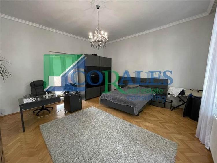 Casă individuală cu 3 camere cu Canalizare în Central