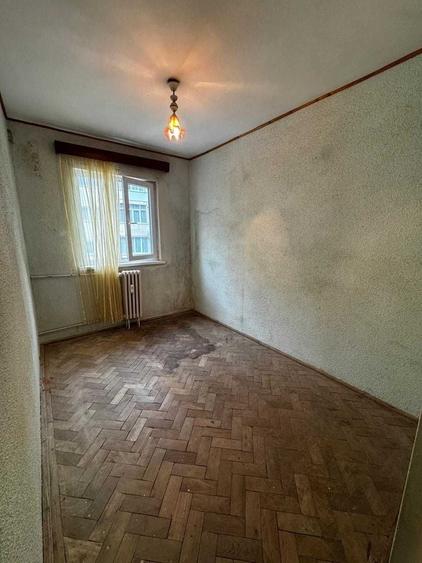 Apartament cu 3 camere semidecomandat în George Enescu