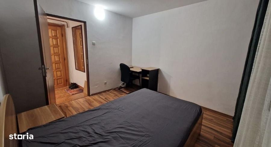 Apartament cu 3 camere semidecomandat în Central