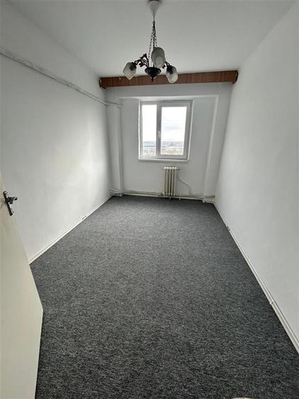 Apartament cu 3 camere decomandat în Viziru 3