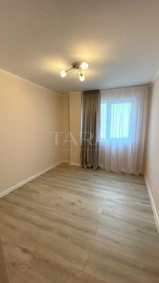 Apartament cu 3 camere semidecomandat în Florești