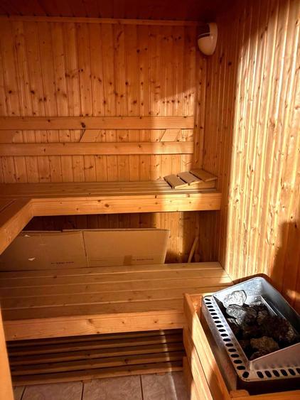 Casă individuală cu 8 camere cu Canalizare în Banu Manta