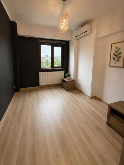 Apartament cu 3 camere în Tineretului