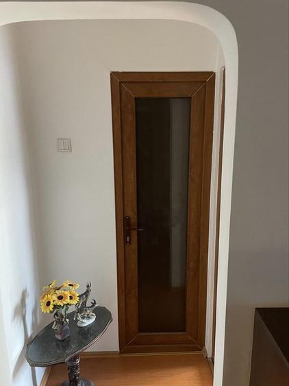 Apartament cu 4 camere decomandat, mobilat în Est
