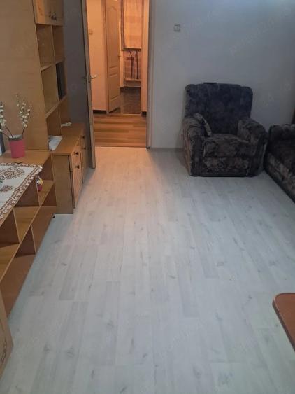 Apartament cu 3 camere decomandat în Crișan