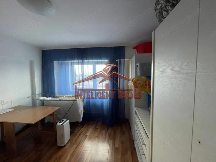 Apartament cu 4 camere semidecomandat în Central