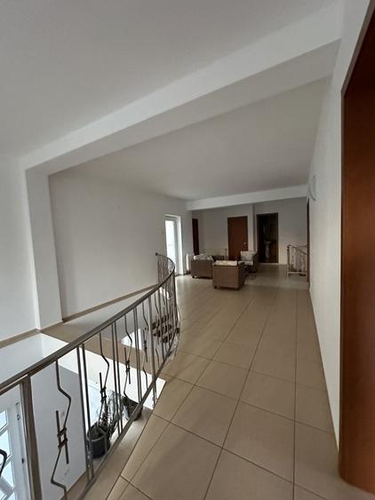 Casă cu 5 camere cu Teren 400 Mp în Central