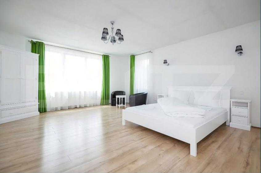 Casă individuală cu 10 camere cu Canalizare în Corunca