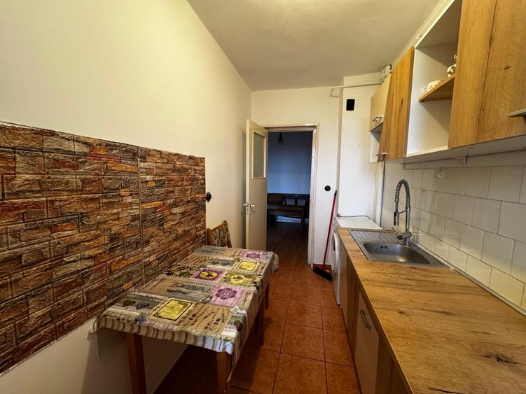 Apartament cu 2 camere decomandat în Podu Roș