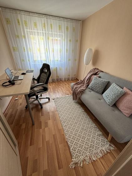 Apartament cu 3 camere decomandat în Astra