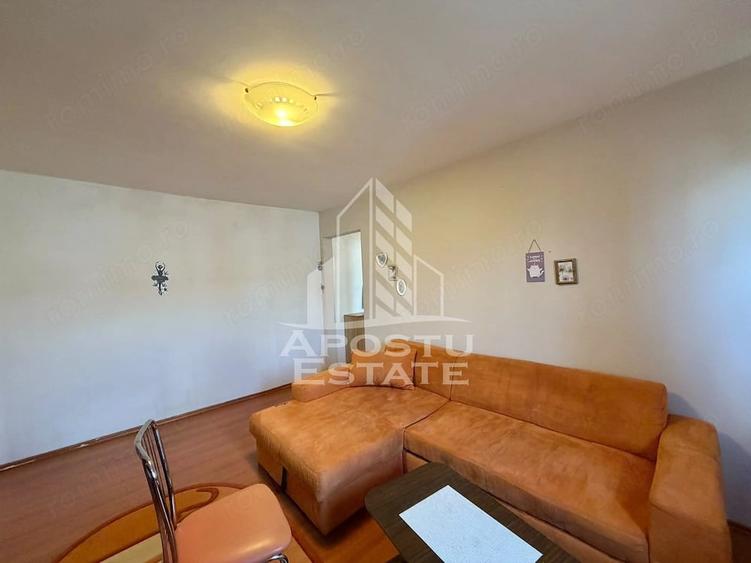 Apartament cu 3 camere semidecomandat în Cetății