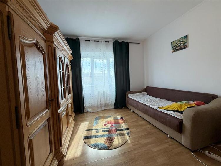 Apartament cu 3 camere decomandat, mobilat în Gară