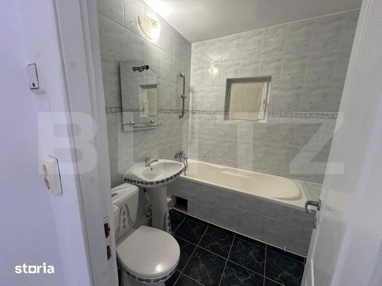 Apartament cu 3 camere decomandat în Micro 11