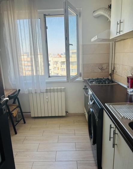 Apartament cu 3 camere semidecomandat, mobilat în Obor