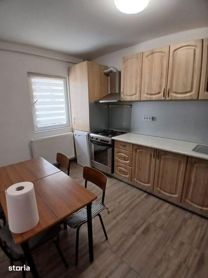Apartament cu 3 camere decomandat în Livezi