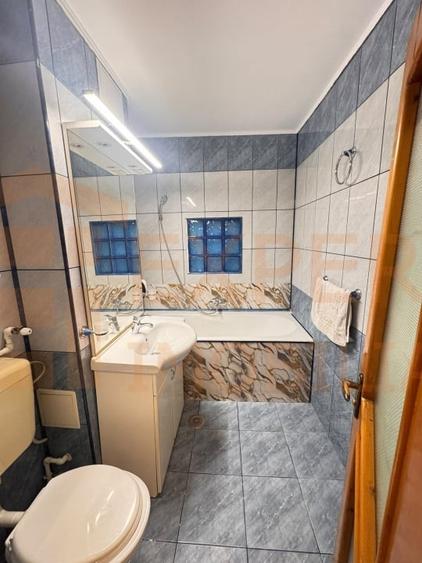 Apartament cu 4 camere decomandat, mobilat în Casa de Cultură