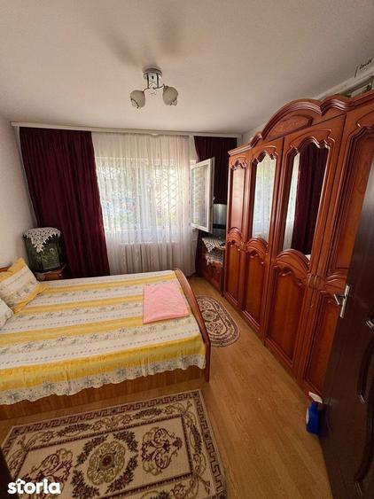 Apartament cu 3 camere decomandat în Sat Vacanță