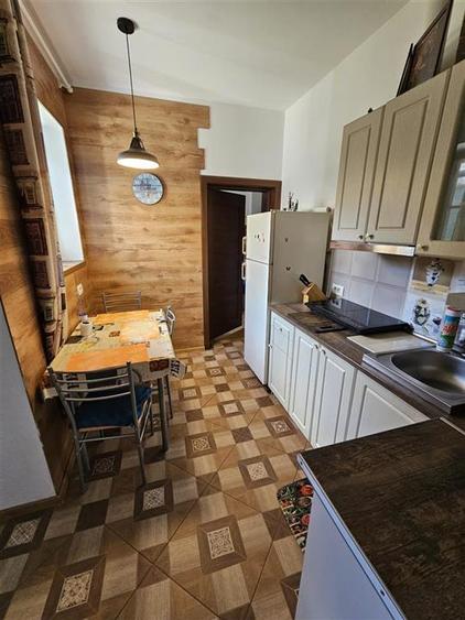 Duplex cu 4 camere cu Canalizare în Centrul Civic