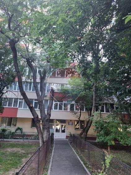 Apartament cu 2 camere semidecomandat în Giurgiului