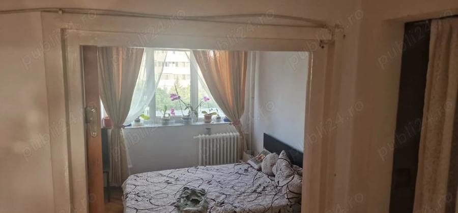 Apartament cu 3 camere semidecomandat în Militari
