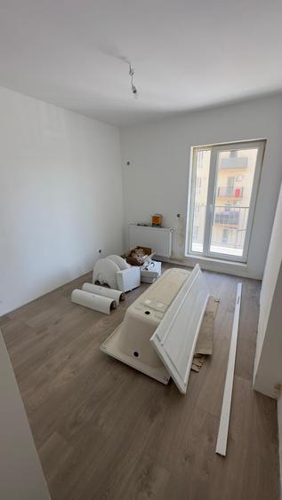 Apartament cu 3 camere decomandat în Berceni