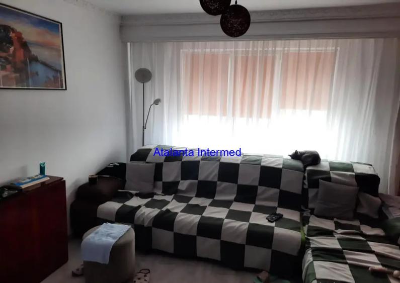Apartament cu 3 camere decomandat în Casa de Cultură