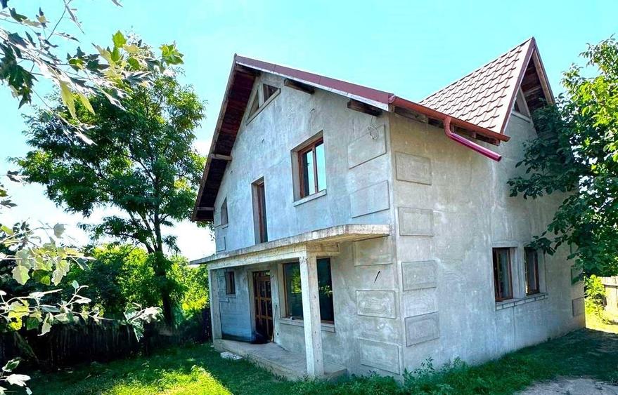 Casă individuală cu 4 camere cu Canalizare în Șendreni