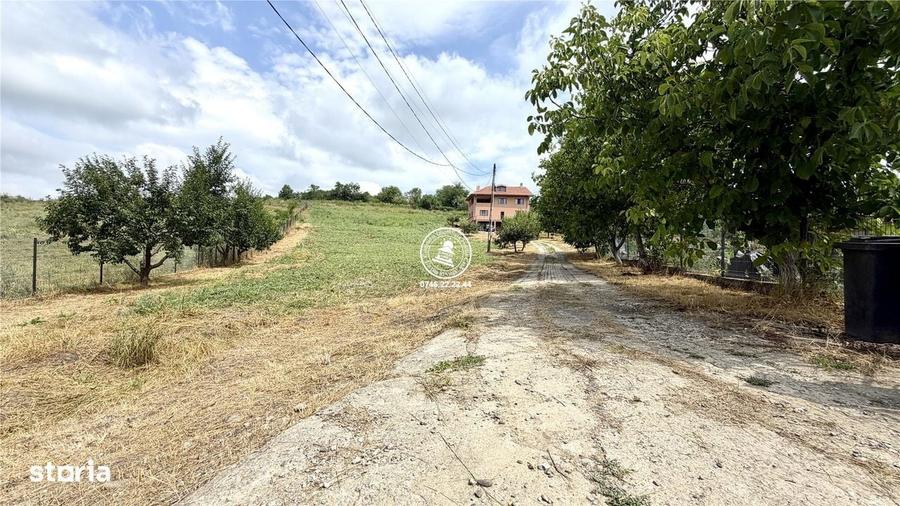 Casă cu 4 camere în Aroneanu