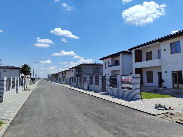 Casă cu 4 camere în Dobroești