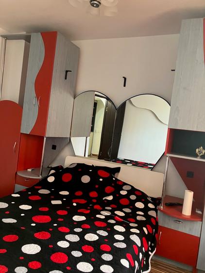 Apartament cu 3 camere decomandat în Lacul Tei