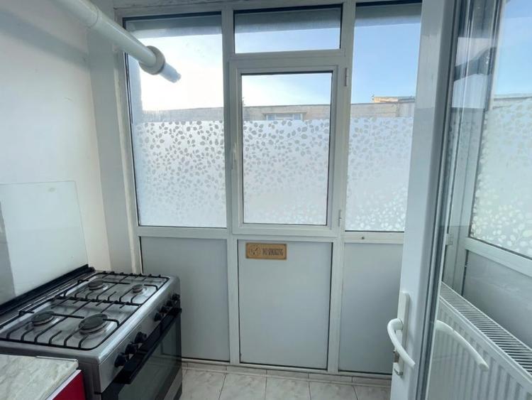 Apartament cu 3 camere decomandat, mobilat în Baza 3